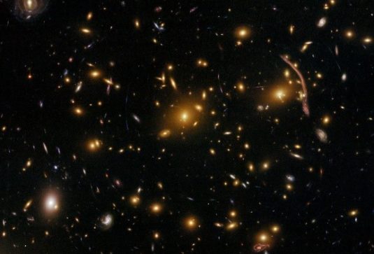 Lente gravitazione Ammasso Abell 1689 - Telescopio Hubble (Ammasso della Vergine)